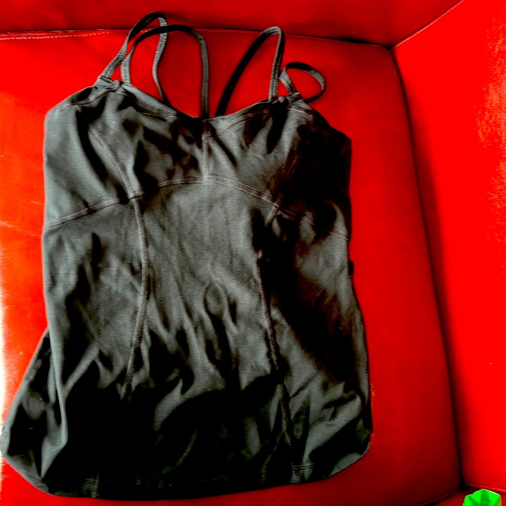 Super soft and strappy Zella workout top (built in bra!)